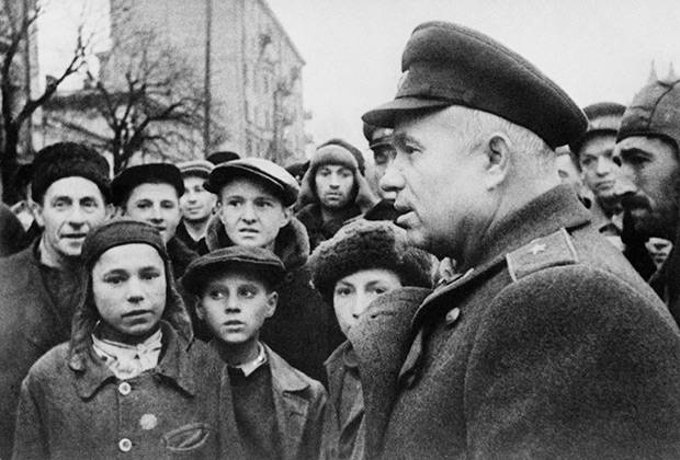 Украинские националисты должны ставить памятники Ленину, Сталину и Хрущёву
