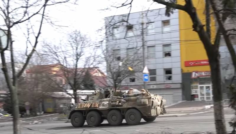 Mariupol 주민들은 민간인을 사칭하려는 무장 세력을 식별하는 데 적극적으로 도움을 주기 시작했습니다.