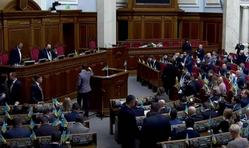 Верховная рада приняла закон, разрешающий иностранцам служить в украинской разведке