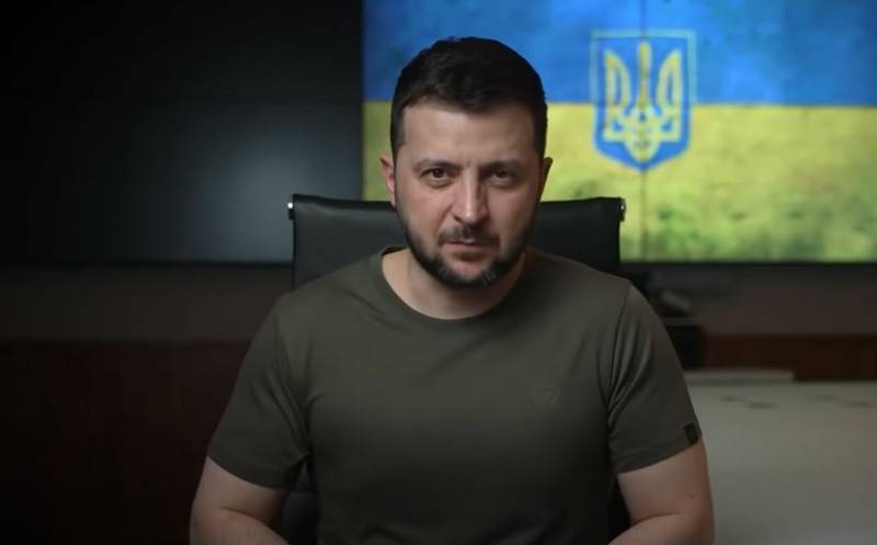 Зеленский потребовал от российских войск покинуть Мариуполь