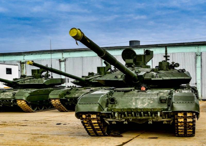 Крупная партия основных боевых танков Т-90М Прорыв отправлена в войска
