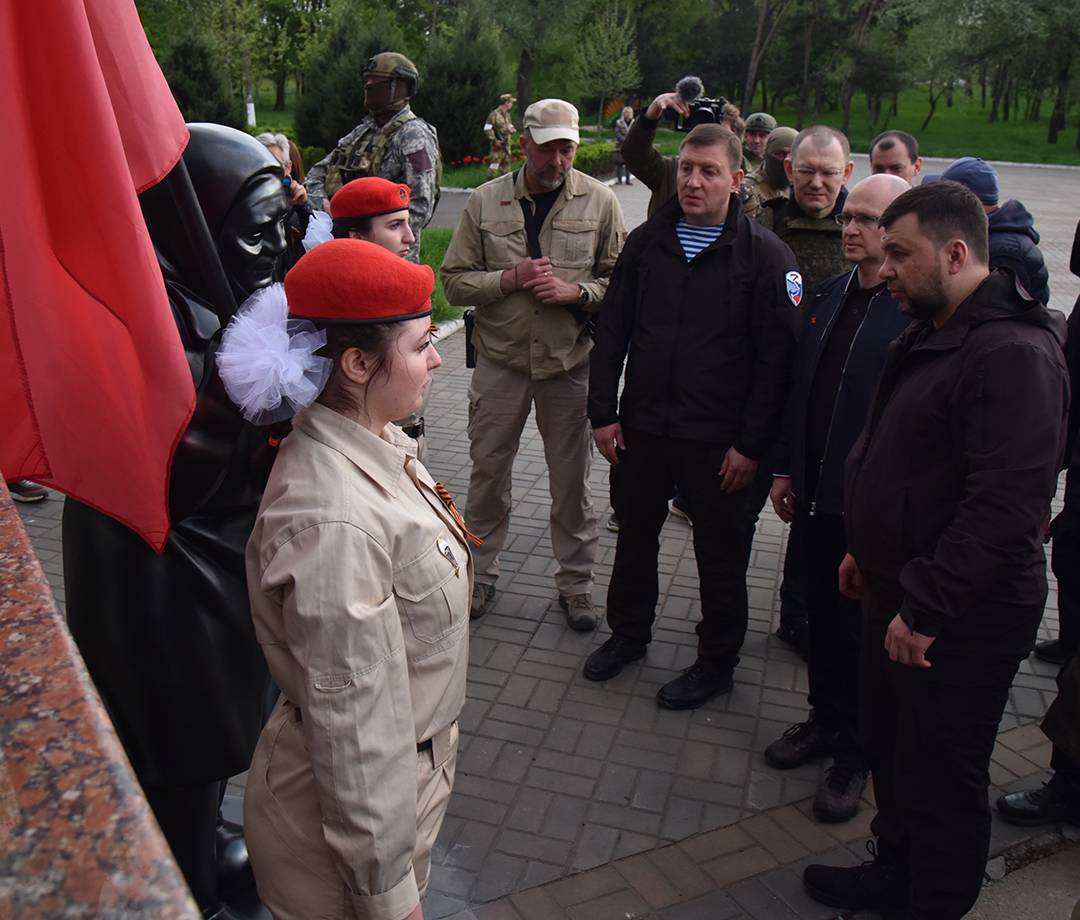 The head of the DPR and Russian politicians visited the liberated Mariupol
