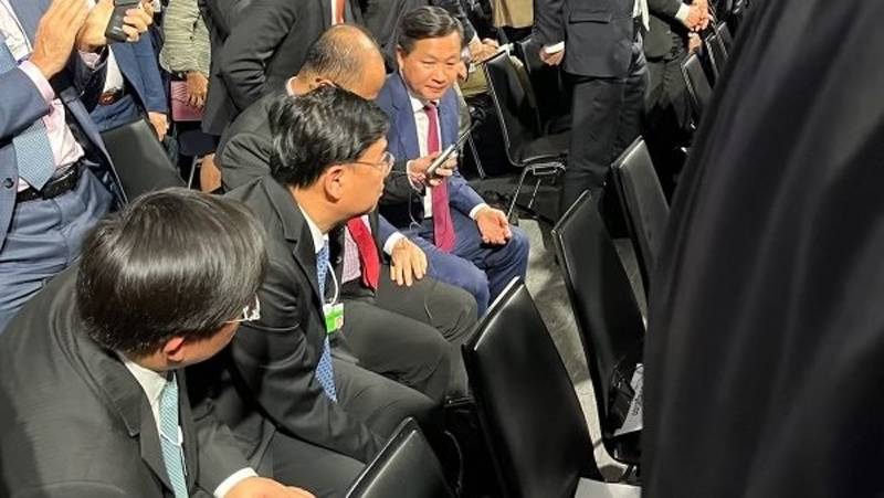 Ce se discută la Davos: S-a dovedit că vietnamezii nu s-au ridicat în timpul discursului lui Zelensky, iar delegația RPC nu a fost prezentă deloc