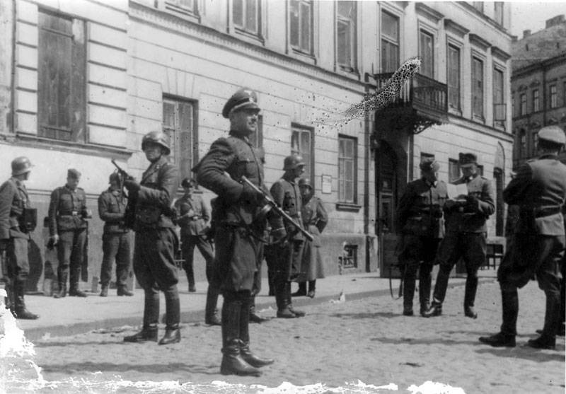 Варшава в 1942 и в августе 1944: новые странности после странной войны
