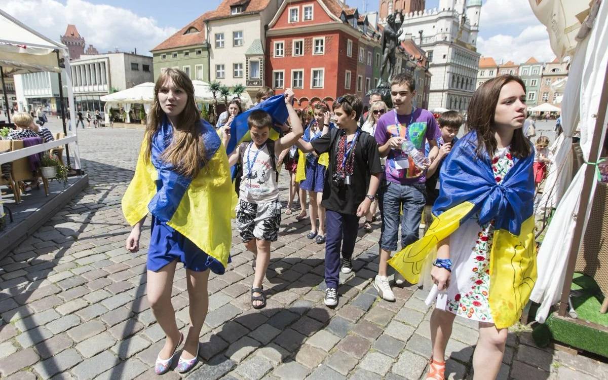 Сколько поляков на украине. Украинцы в Польше. Украинки в Европе. Украинские женщины в Европе. Украинки за границей.