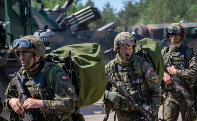 La Polonia aumenterà le dimensioni dell'esercito a 400mila sullo sfondo della "minaccia dell'invasione russa"