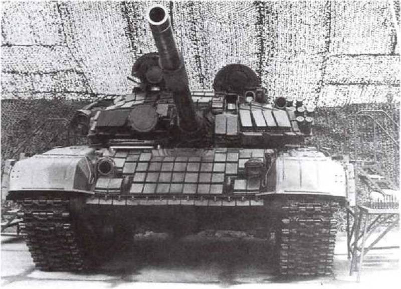 Réservoir T-72B, similaire au sujet. Source : https://arsenal-info.ru/b/book/2002113586/5