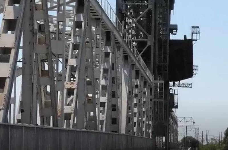 Представлены кадры с ударом по мосту через Днестровский лиман в Одесской области