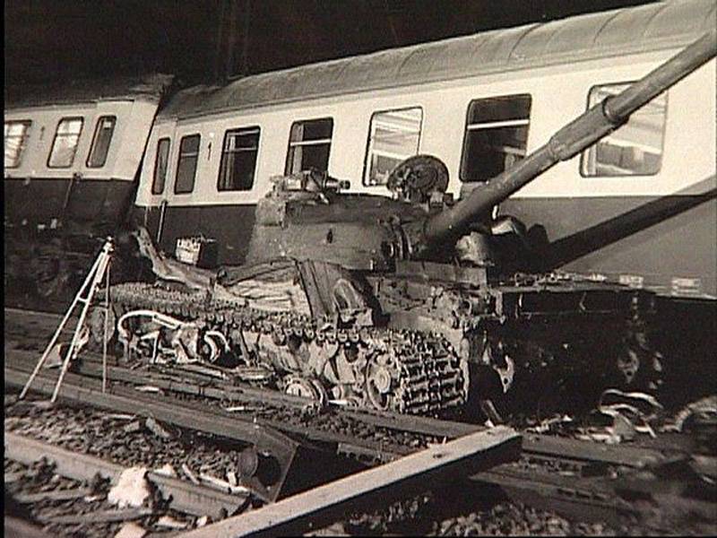 Железнодорожная катастрофа: советский танк Т-64 против немецкого поезда