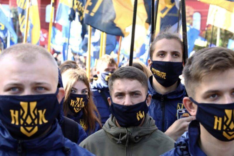 Умозаключения обозревателя из США: Современные украинские неонацисты более «достойны» статуса героев, чем «друг фашизма» Бандера