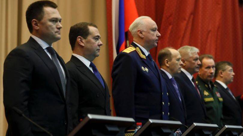 Dmitry Medvedev: 보안 요소로서의 강력한 루블