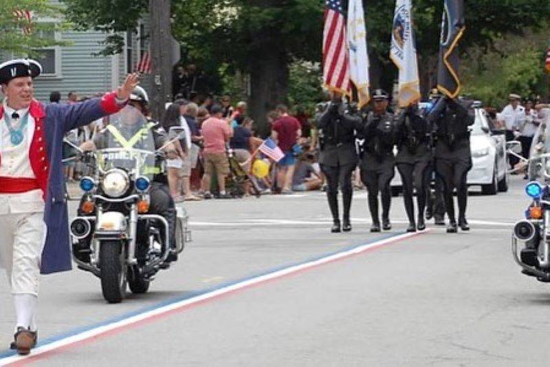 “El sonido fue como una explosión de fuegos artificiales”: la policía estadounidense nombró al tirador en el desfile en Illinois