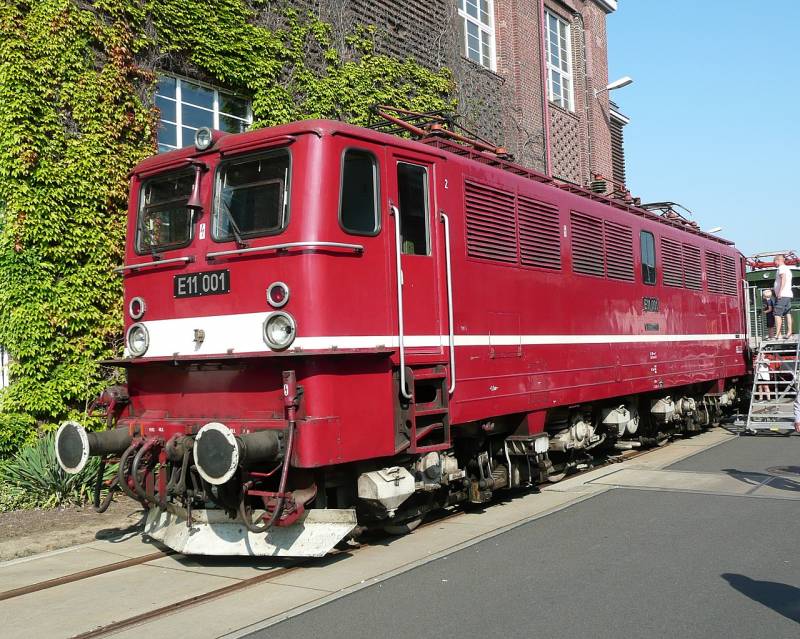 電気機関車DRクラスE11。 出典：en.wikipedia.org