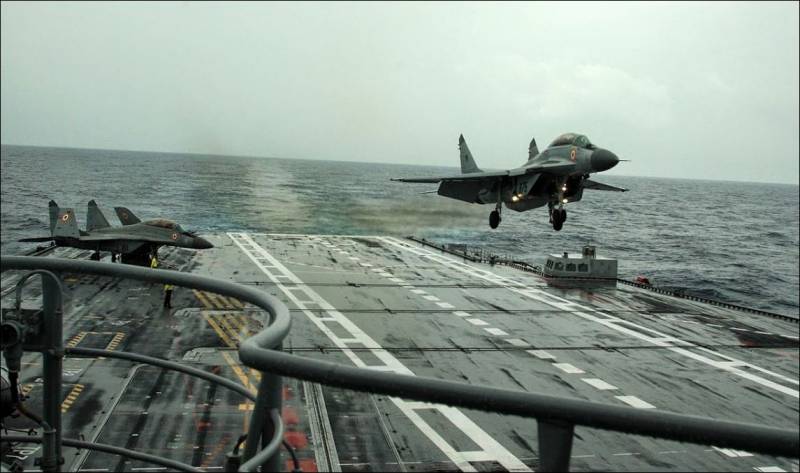 Минобороны Индии озадачено выбором самолётов для авиации ВМС: покупки российских палубных истребителей в планах нет