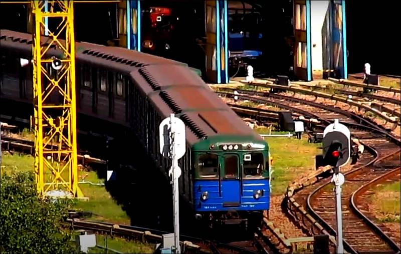 Украинские власти заявили о повреждении депо метрополитена в Харькове, ранее его переоборудовали под военные нужды