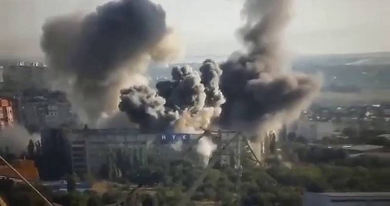 Высокоточными ударами в Николаеве уничтожены здания общежитий университетов с боевиками нацбатов и наемниками