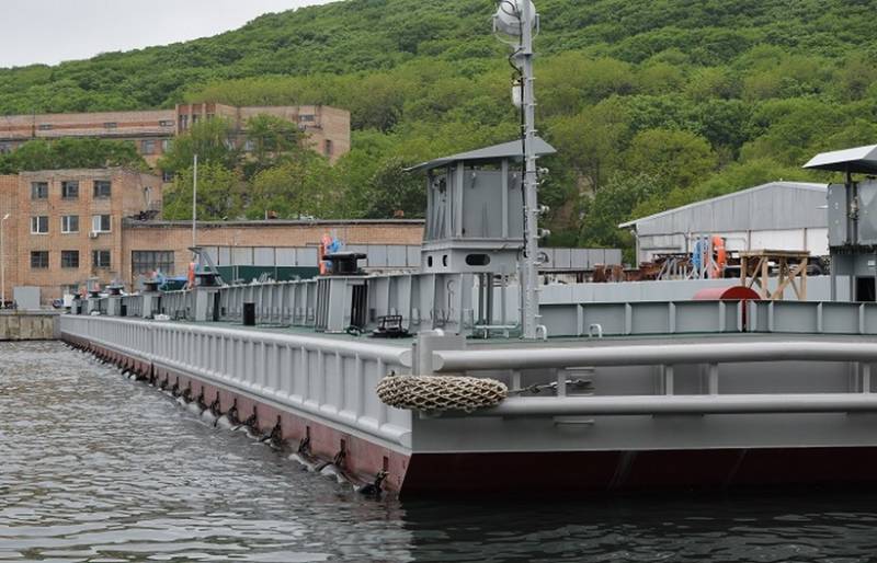 На базе подводных сил ТОФ в Вилючинске началась установка плавучих причалов для новых субмарин