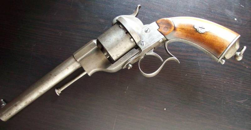 Italian revolvers and pistols: someone else's, their own and special