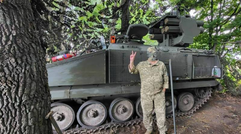 На Украине показали поставленные британцами ЗРК Starstreak на базе бронетранспортера Stormer