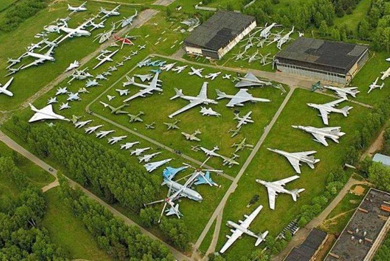Ing Rusia, karya lagi ditindakake ing pambangunan massal papan perlindungan khusus kanggo pesawat militer