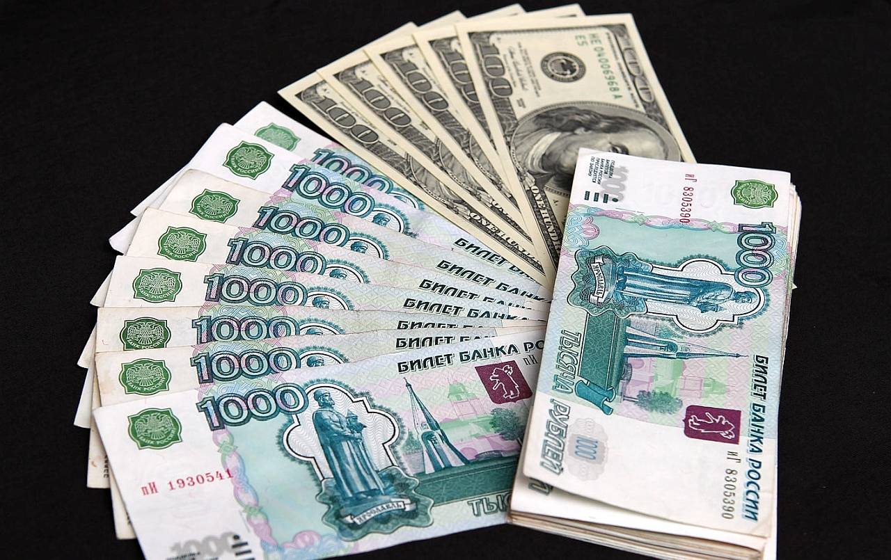 109 долларов в рубли. Доллар и евро. Доллар евро рубль. Рубли. Евро в рубли.