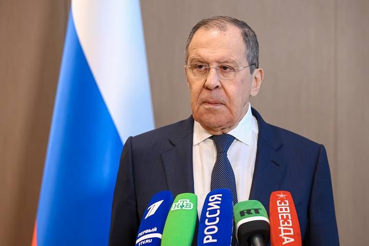 Lavrov: az Egyesült Államok betartja azt a politikát, hogy "amit akarok, azt visszafordulok"
