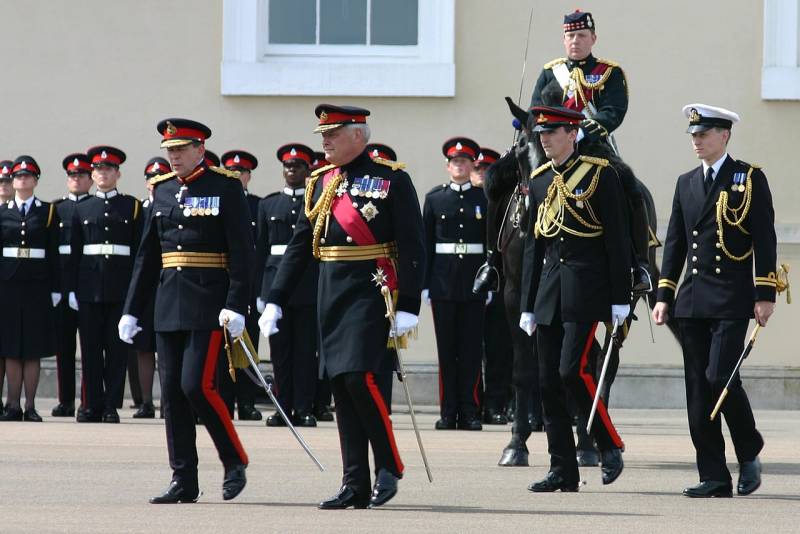 Британская военная академия исключила 7 курсантов из ОАЭ за роскошный образ жизни
