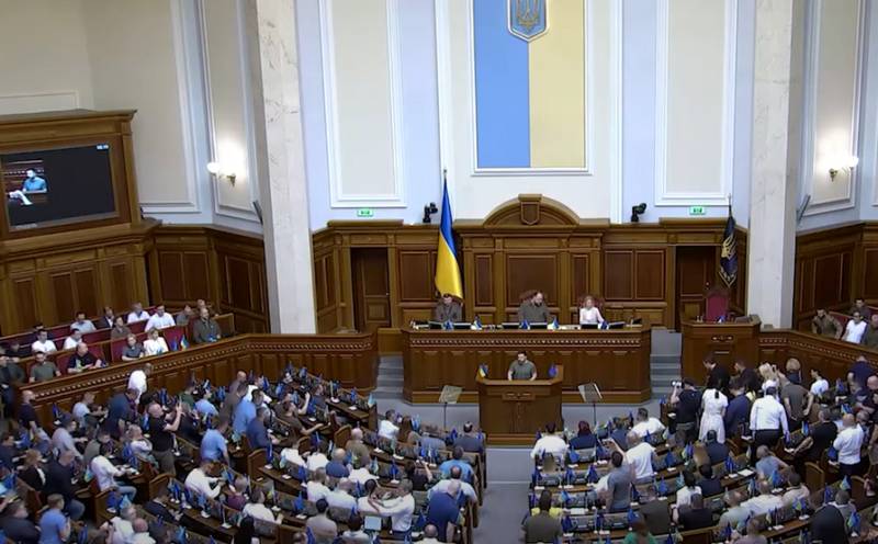 Украинские эксперты заявили об увеличивающемся давлении Запада на Киев в плане статуса Косово