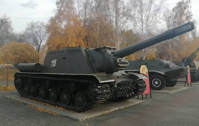 ISU-152 is one of the most famous self-propelled guns with a cutting layout. Source: en.wikipedia.org