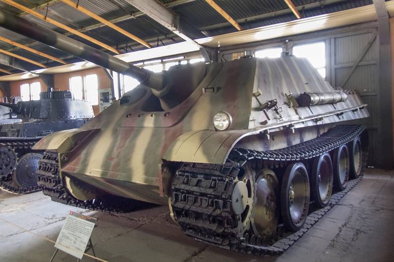 Die deutsche selbstfahrende Waffe "Jagdpanther" ist eine der selbstfahrenden Waffen mit hohen Panzerabwehrfähigkeiten. Quelle: de.wikipedia.org