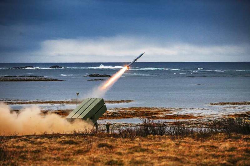 В прессе США: Вашингтон передаст Киеву шесть батарей ПВО NASAMS, способных действовать в сети