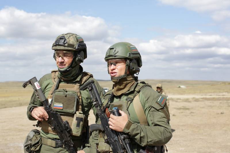 Полковник морской пехоты США в отставке: Армейскими играми Россия демонстрирует, что на Украине использует далеко не весь свой военный потенциал