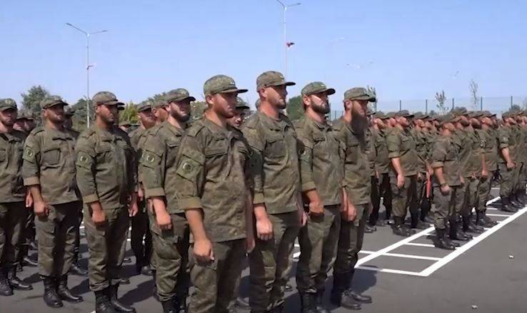 Formación de un nuevo regimiento de fusileros motorizados completado en Chechenia