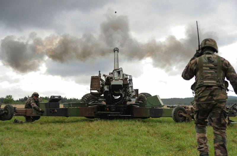 Франция поставит Украине снятые с вооружения 155-мм самодвижущиеся пушки TRF1