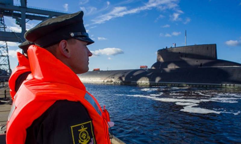 O porta-mísseis submarino "Dmitry Donskoy" entrou no Mar de Barents para garantir a segurança dos testes de novos submarinos nucleares