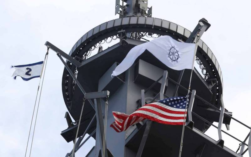 A buddhista zászló először lobog egy amerikai hadihajó fedélzetén.