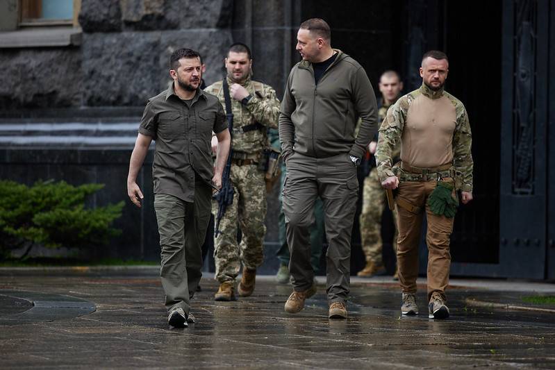 Selenskyj entfernte aus seinem Telegram-Kanal ein Foto eines Soldaten der Streitkräfte der Ukraine mit SS-Symbolen auf seiner Uniform