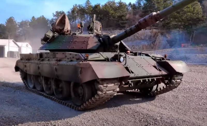 En lugar de los tanques alemanes Leopard 2A4, Ucrania recibirá el T-55S esloveno retirado del almacenamiento