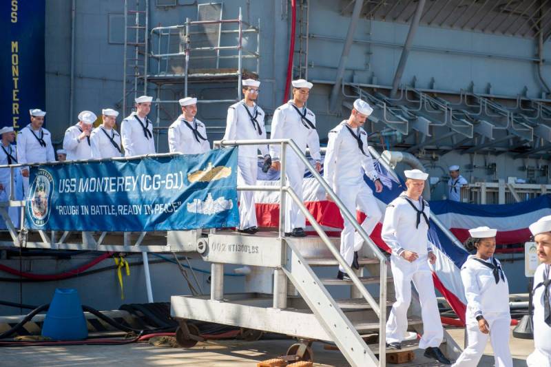 Αποχαιρετιστήρια τελετή για το καταδρομικό κατευθυνόμενου πυραύλου USS Monterey