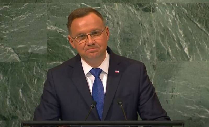 ポーランドのドゥダ大統領は、国連総会で演説し、ロシアにウクライナへの賠償を要求した。