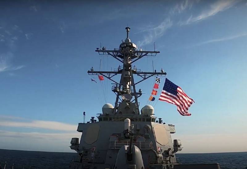 ВМС США и Великобритании отработали уничтожение крупного военного корабля