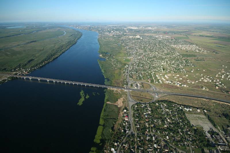 Imagini publicate ale podului Antonovsky din Kherson cu găuri mari de la MLRS HIMARS