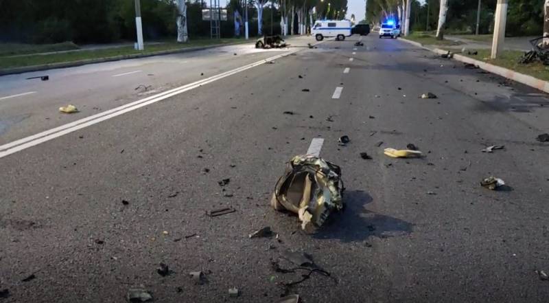 در ملیتوپل، یک خرابکار اوکراینی در حالی که قصد داشت یک بمب انفجاری را در زیر یک ماشین جاسازی کند، خود را منفجر کرد.