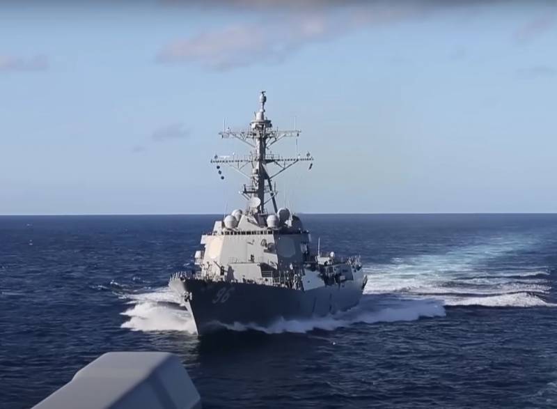 Ο τυφώνας ανάγκασε το Πολεμικό Ναυτικό των ΗΠΑ να εκκενώσει πλοία και αεροσκάφη από τις βάσεις τους στη Φλόριντα