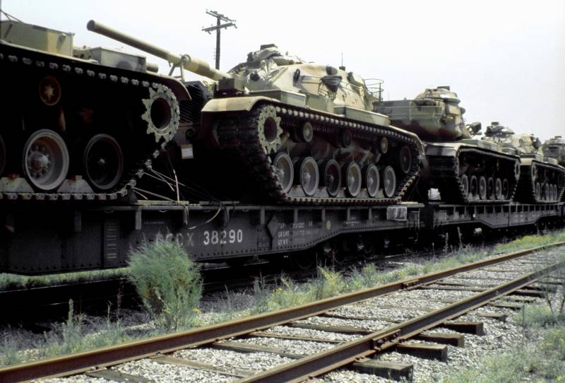 कैसे एक शराबी अमेरिकी टैंकर ने ट्रेन में टैंक युद्ध का मंचन किया