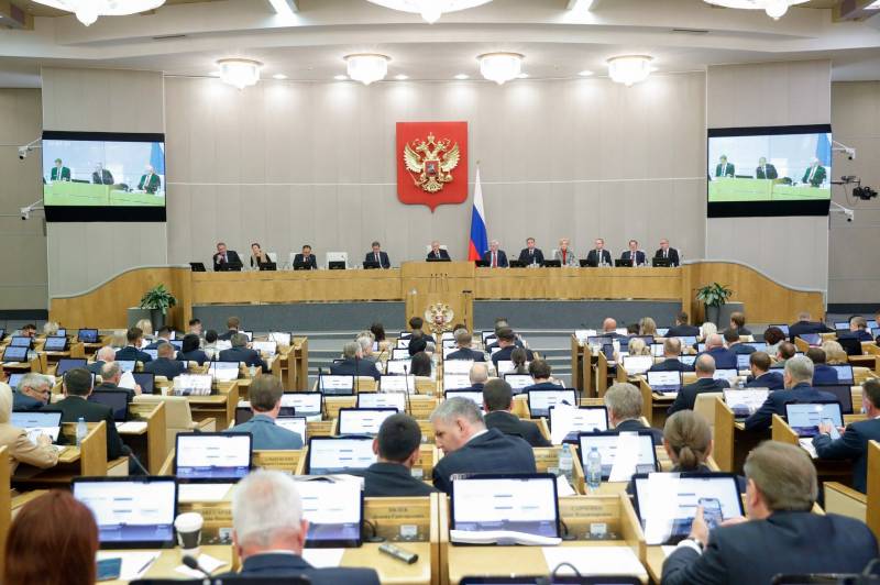 Die Staatsduma hat den Erwerb der russischen Staatsbürgerschaft für Ausländer vereinfacht, die ein Jahr in den Reihen der RF-Streitkräfte gedient haben