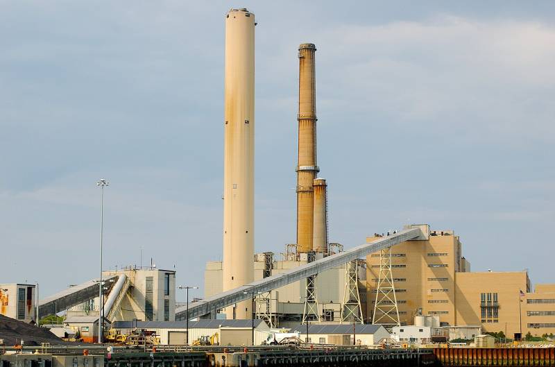 미국에서는 오래된 석탄 화력 발전소에 원자로를 배치하는 가능성을 연구했습니다.