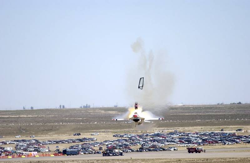 F-16 pilotunun ABD'de ölümünün nedeni, fırlatma koltuğunun sahte parçaları olabilir.
