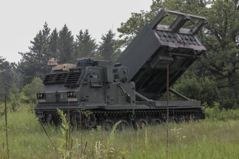 Inspirado pelas "vitórias da Ucrânia", a Grã-Bretanha planeja fornecer à Ucrânia MLRS M270 MLRS adicional
