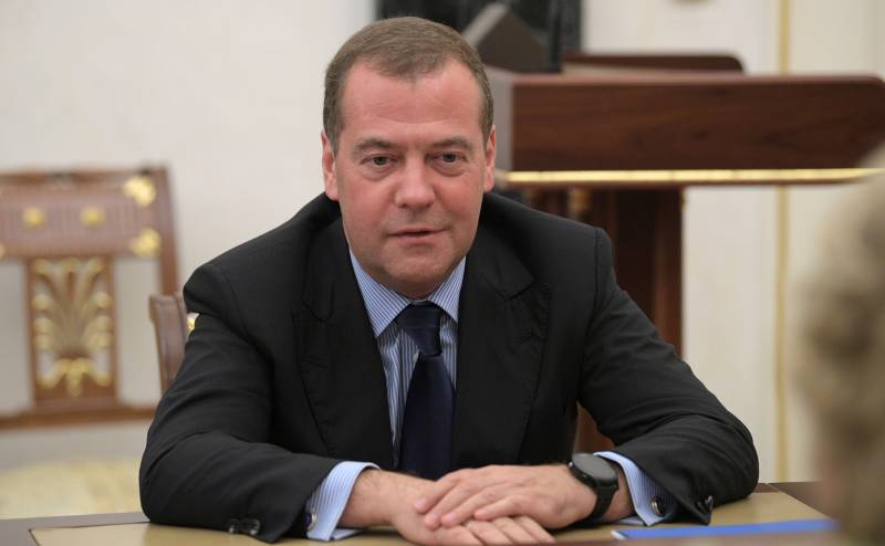 Медведев назвал ультиматумы Зеленского детской разминкой перед капитуляцией Украины